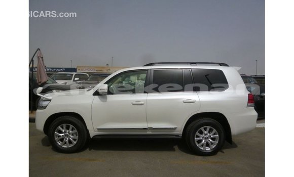 Buy Import Toyota Land Cruiser White Car in Import - Dubai in Aragatsotn Buy Import Toyota Land Cruiser White Car in Import - Dubai in Aragatsotn