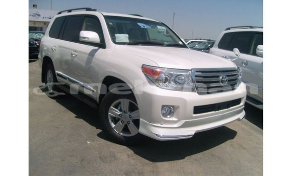 Buy Import Toyota Land Cruiser White Car in Import - Dubai in Aragatsotn Buy Import Toyota Land Cruiser White Car in Import - Dubai in Aragatsotn
