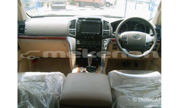 Buy Import Toyota Land Cruiser White Car in Import - Dubai in Aragatsotn Buy Import Toyota Land Cruiser White Car in Import - Dubai in Aragatsotn
