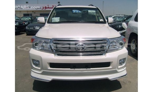 Buy Import Toyota Land Cruiser White Car in Import - Dubai in Aragatsotn Buy Import Toyota Land Cruiser White Car in Import - Dubai in Aragatsotn