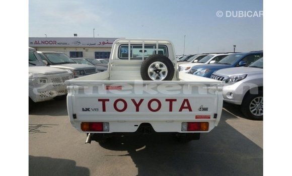 Buy Import Toyota Land Cruiser White Car in Import - Dubai in Aragatsotn Buy Import Toyota Land Cruiser White Car in Import - Dubai in Aragatsotn