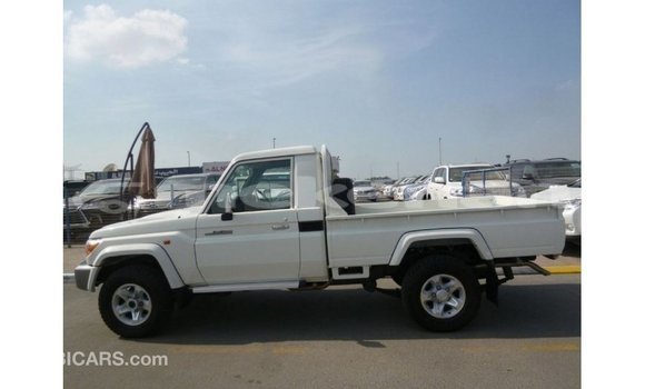 Buy Import Toyota Land Cruiser White Car in Import - Dubai in Aragatsotn Buy Import Toyota Land Cruiser White Car in Import - Dubai in Aragatsotn