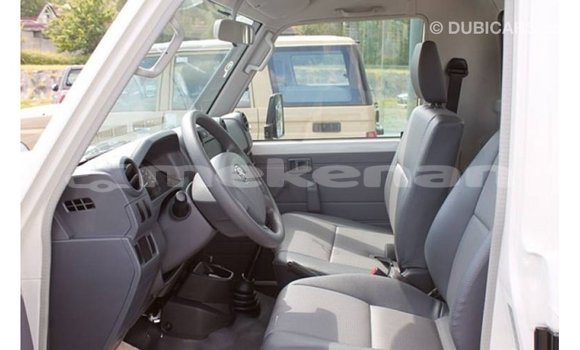Buy Import Toyota Land Cruiser White Car in Import - Dubai in Aragatsotn Buy Import Toyota Land Cruiser White Car in Import - Dubai in Aragatsotn