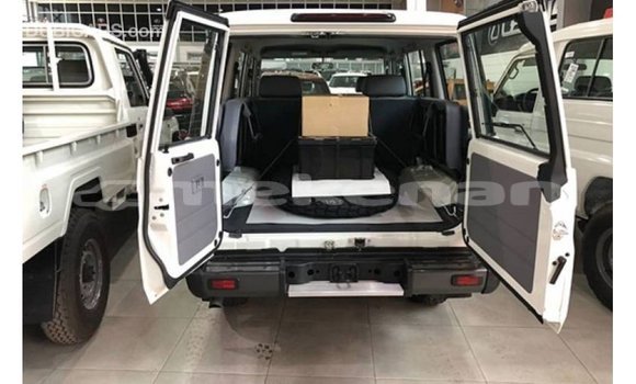 Buy Import Toyota Land Cruiser White Car in Import - Dubai in Aragatsotn Buy Import Toyota Land Cruiser White Car in Import - Dubai in Aragatsotn