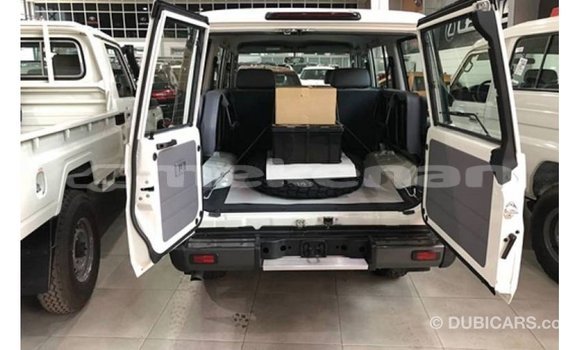 Buy Import Toyota Land Cruiser White Car in Import - Dubai in Aragatsotn Buy Import Toyota Land Cruiser White Car in Import - Dubai in Aragatsotn