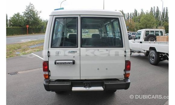 Buy Import Toyota Land Cruiser White Car in Import - Dubai in Aragatsotn Buy Import Toyota Land Cruiser White Car in Import - Dubai in Aragatsotn