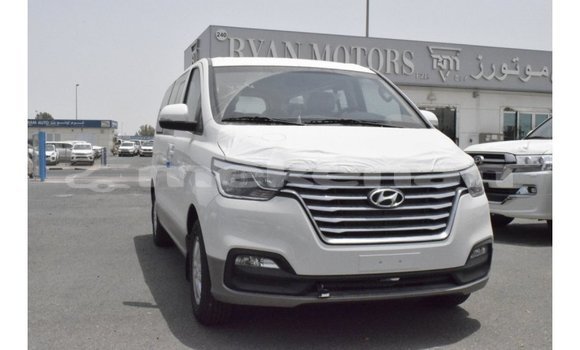 Buy Import Hyundai Chorus White Truck in Import - Dubai in Aragatsotn
