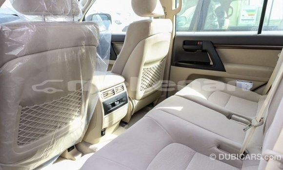 Buy Import Toyota Land Cruiser White Car in Import - Dubai in Aragatsotn Buy Import Toyota Land Cruiser White Car in Import - Dubai in Aragatsotn