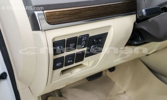 Buy Import Toyota Land Cruiser White Car in Import - Dubai in Aragatsotn Buy Import Toyota Land Cruiser White Car in Import - Dubai in Aragatsotn