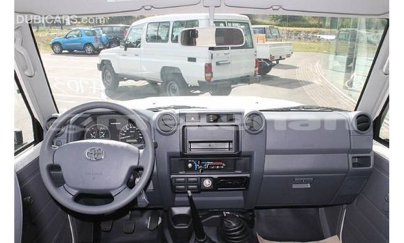 Buy Import Toyota Land Cruiser White Car in Import - Dubai in Aragatsotn Buy Import Toyota Land Cruiser White Car in Import - Dubai in Aragatsotn