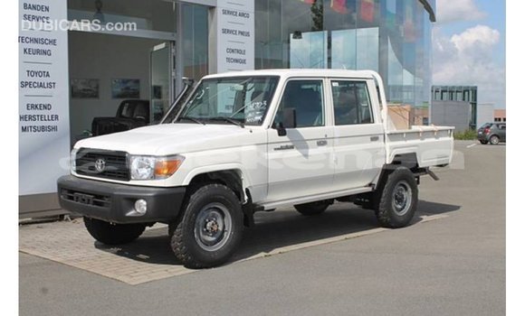 Buy Import Toyota Land Cruiser White Car in Import - Dubai in Aragatsotn Buy Import Toyota Land Cruiser White Car in Import - Dubai in Aragatsotn