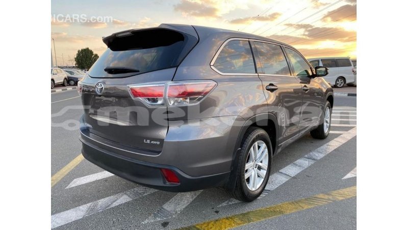 Big with watermark toyota highlander aragatsotn import dubai 2979