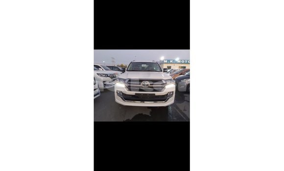 Buy Import Toyota Land Cruiser White Car in Import - Dubai in Aragatsotn Buy Import Toyota Land Cruiser White Car in Import - Dubai in Aragatsotn