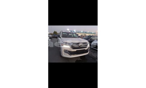 Buy Import Toyota Land Cruiser White Car in Import - Dubai in Aragatsotn Buy Import Toyota Land Cruiser White Car in Import - Dubai in Aragatsotn