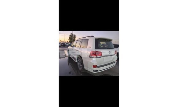 Buy Import Toyota Land Cruiser White Car in Import - Dubai in Aragatsotn Buy Import Toyota Land Cruiser White Car in Import - Dubai in Aragatsotn