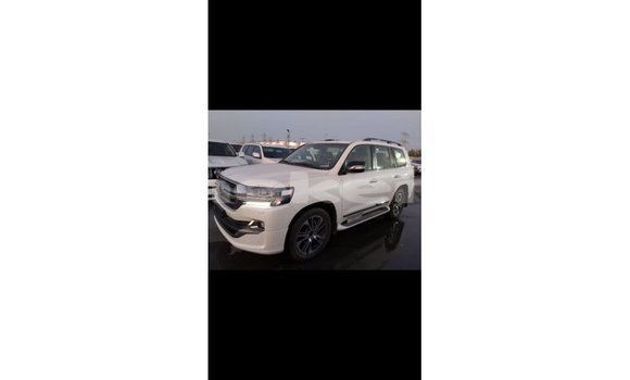Buy Import Toyota Land Cruiser White Car in Import - Dubai in Aragatsotn Buy Import Toyota Land Cruiser White Car in Import - Dubai in Aragatsotn