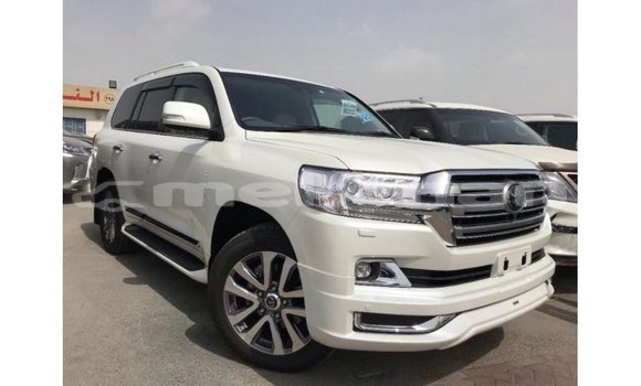 Buy Import Toyota Land Cruiser White Car in Import - Dubai in Aragatsotn Buy Import Toyota Land Cruiser White Car in Import - Dubai in Aragatsotn