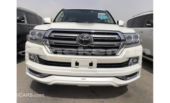 Buy Import Toyota Land Cruiser White Car in Import - Dubai in Aragatsotn Buy Import Toyota Land Cruiser White Car in Import - Dubai in Aragatsotn