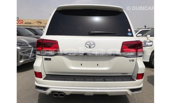 Buy Import Toyota Land Cruiser White Car in Import - Dubai in Aragatsotn Buy Import Toyota Land Cruiser White Car in Import - Dubai in Aragatsotn