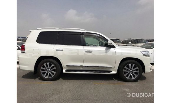 Buy Import Toyota Land Cruiser White Car in Import - Dubai in Aragatsotn Buy Import Toyota Land Cruiser White Car in Import - Dubai in Aragatsotn