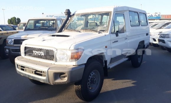 Buy Import Toyota Land Cruiser White Car in Import - Dubai in Aragatsotn Buy Import Toyota Land Cruiser White Car in Import - Dubai in Aragatsotn