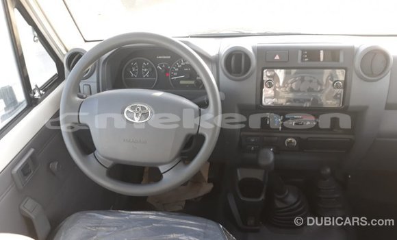 Buy Import Toyota Land Cruiser White Car in Import - Dubai in Aragatsotn Buy Import Toyota Land Cruiser White Car in Import - Dubai in Aragatsotn