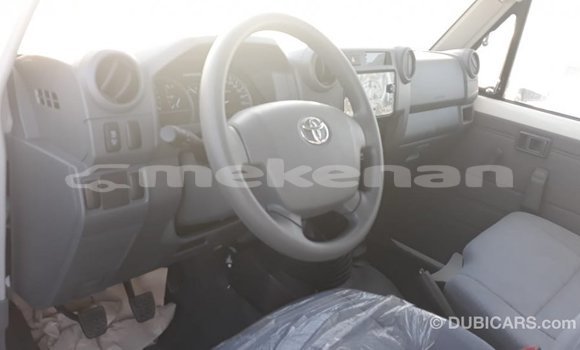 Buy Import Toyota Land Cruiser White Car in Import - Dubai in Aragatsotn Buy Import Toyota Land Cruiser White Car in Import - Dubai in Aragatsotn