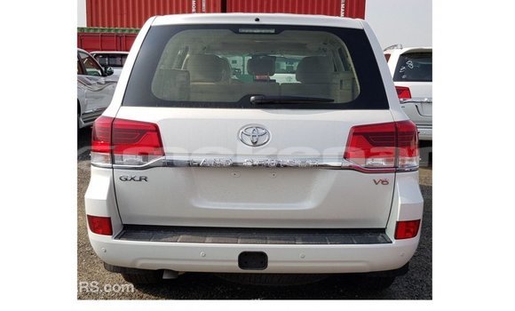 Buy Import Toyota Land Cruiser White Car in Import - Dubai in Aragatsotn Buy Import Toyota Land Cruiser White Car in Import - Dubai in Aragatsotn