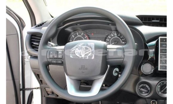 Buy Import Toyota Hilux White Car in Import - Dubai in Aragatsotn Buy Import Toyota Hilux White Car in Import - Dubai in Aragatsotn