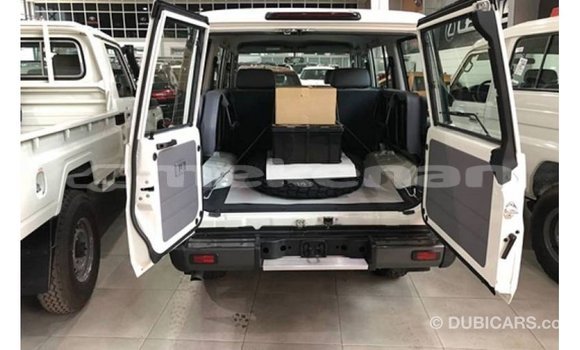 Buy Import Toyota Land Cruiser White Car in Import - Dubai in Aragatsotn Buy Import Toyota Land Cruiser White Car in Import - Dubai in Aragatsotn