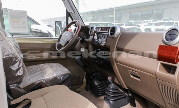 Buy Import Toyota Land Cruiser Beige Car in Import - Dubai in Aragatsotn Buy Import Toyota Land Cruiser Beige Car in Import - Dubai in Aragatsotn
