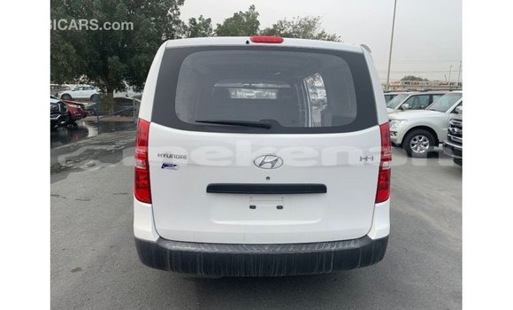Buy Import Hyundai Cargo White Car in Import - Dubai in Aragatsotn Buy Import Hyundai Cargo White Car in Import - Dubai in Aragatsotn