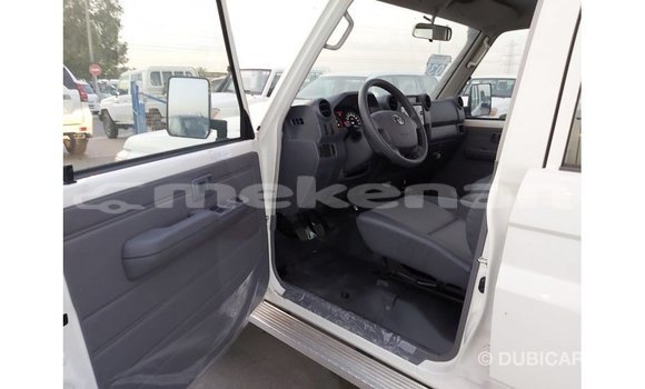 Buy Import Toyota Land Cruiser White Car in Import - Dubai in Aragatsotn Buy Import Toyota Land Cruiser White Car in Import - Dubai in Aragatsotn