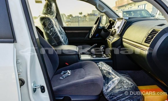 Buy Import Toyota Land Cruiser White Car in Import - Dubai in Aragatsotn Buy Import Toyota Land Cruiser White Car in Import - Dubai in Aragatsotn