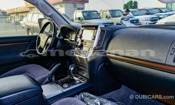 Buy Import Toyota Land Cruiser White Car in Import - Dubai in Aragatsotn Buy Import Toyota Land Cruiser White Car in Import - Dubai in Aragatsotn