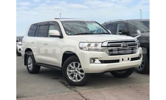 Buy Import Toyota Land Cruiser White Car in Import - Dubai in Aragatsotn Buy Import Toyota Land Cruiser White Car in Import - Dubai in Aragatsotn