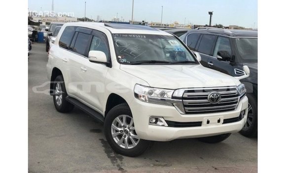 Buy Import Toyota Land Cruiser White Car in Import - Dubai in Aragatsotn Buy Import Toyota Land Cruiser White Car in Import - Dubai in Aragatsotn