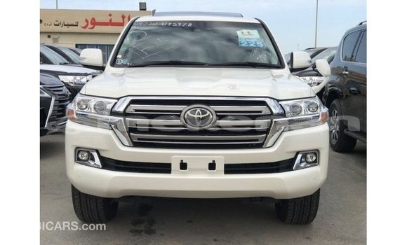 Buy Import Toyota Land Cruiser White Car in Import - Dubai in Aragatsotn Buy Import Toyota Land Cruiser White Car in Import - Dubai in Aragatsotn