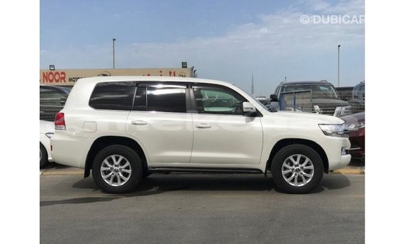 Buy Import Toyota Land Cruiser White Car in Import - Dubai in Aragatsotn Buy Import Toyota Land Cruiser White Car in Import - Dubai in Aragatsotn