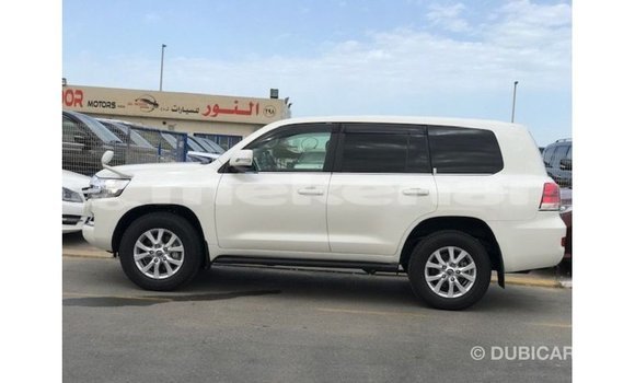 Buy Import Toyota Land Cruiser White Car in Import - Dubai in Aragatsotn Buy Import Toyota Land Cruiser White Car in Import - Dubai in Aragatsotn