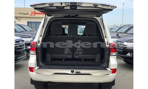 Buy Import Toyota Land Cruiser White Car in Import - Dubai in Aragatsotn Buy Import Toyota Land Cruiser White Car in Import - Dubai in Aragatsotn