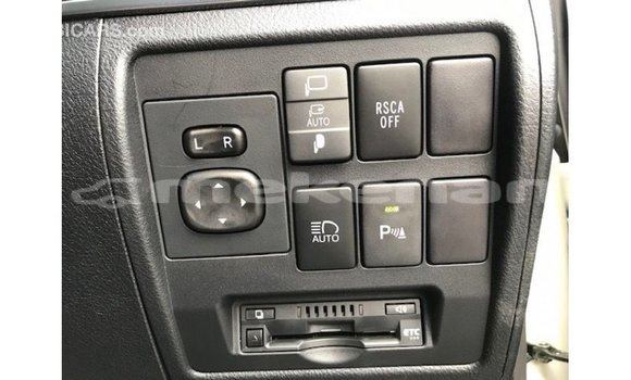 Buy Import Toyota Land Cruiser White Car in Import - Dubai in Aragatsotn Buy Import Toyota Land Cruiser White Car in Import - Dubai in Aragatsotn
