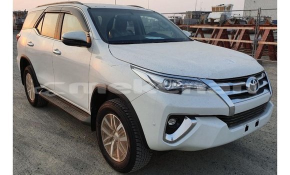 Buy Import Toyota Fortuner White Car in Import - Dubai in Aragatsotn Buy Import Toyota Fortuner White Car in Import - Dubai in Aragatsotn