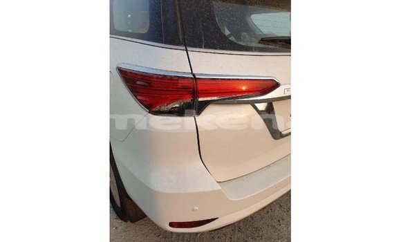 Buy Import Toyota Fortuner White Car in Import - Dubai in Aragatsotn Buy Import Toyota Fortuner White Car in Import - Dubai in Aragatsotn