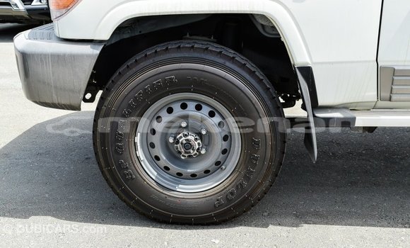 Buy Import Toyota Land Cruiser White Car in Import - Dubai in Aragatsotn Buy Import Toyota Land Cruiser White Car in Import - Dubai in Aragatsotn