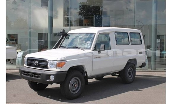 Buy Import Toyota Land Cruiser White Car in Import - Dubai in Aragatsotn Buy Import Toyota Land Cruiser White Car in Import - Dubai in Aragatsotn