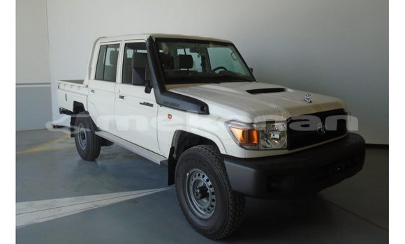 Buy Import Toyota Land Cruiser White Car in Import - Dubai in Aragatsotn Buy Import Toyota Land Cruiser White Car in Import - Dubai in Aragatsotn