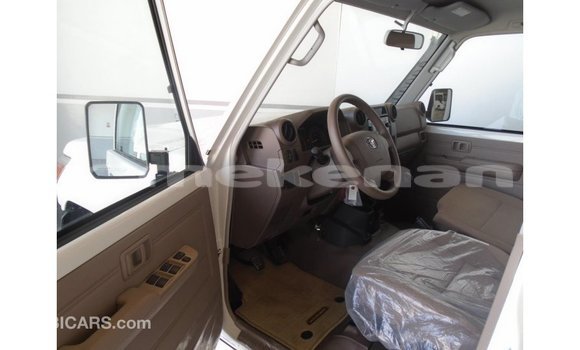 Buy Import Toyota Land Cruiser White Car in Import - Dubai in Aragatsotn Buy Import Toyota Land Cruiser White Car in Import - Dubai in Aragatsotn