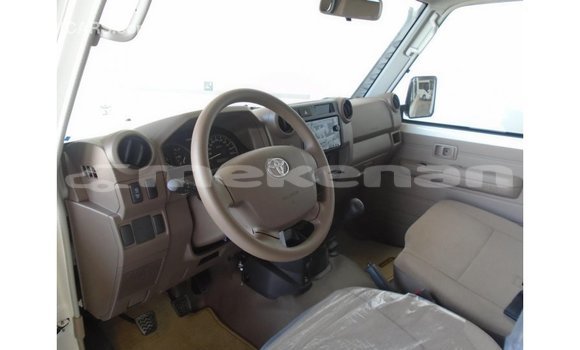 Buy Import Toyota Land Cruiser White Car in Import - Dubai in Aragatsotn Buy Import Toyota Land Cruiser White Car in Import - Dubai in Aragatsotn
