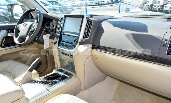 Buy Import Toyota Land Cruiser White Car in Import - Dubai in Aragatsotn Buy Import Toyota Land Cruiser White Car in Import - Dubai in Aragatsotn